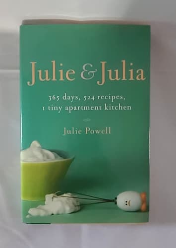 Cover of Julie and Julia 365 Days, 524 Recipes, 1 Tiny Apartment Kitchen : how One Girl Risked Her Marriage, Her Job, and Her Sanity to Master the Art of Living